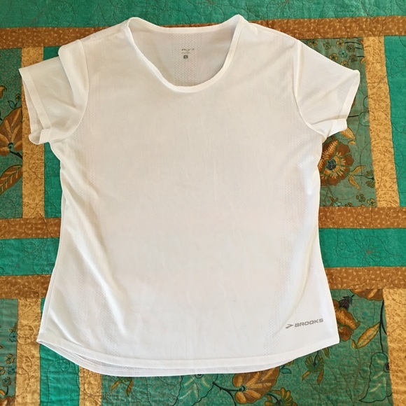 Brooks Lightweight Workout 🏋🏽‍♀️ Top - Picture 1 of 5